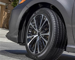 EN CETTE PÉRIODE UNIQUE, DE NOMBREUX AUTOMOBILISTES CHOISISSENT DE CONSERVER LEUR VÉHICULE ACTUEL - ASSUREZ-VOUS QUE LE VÔTRE FONCTIONNE AVEC DE BONS PNEUS !